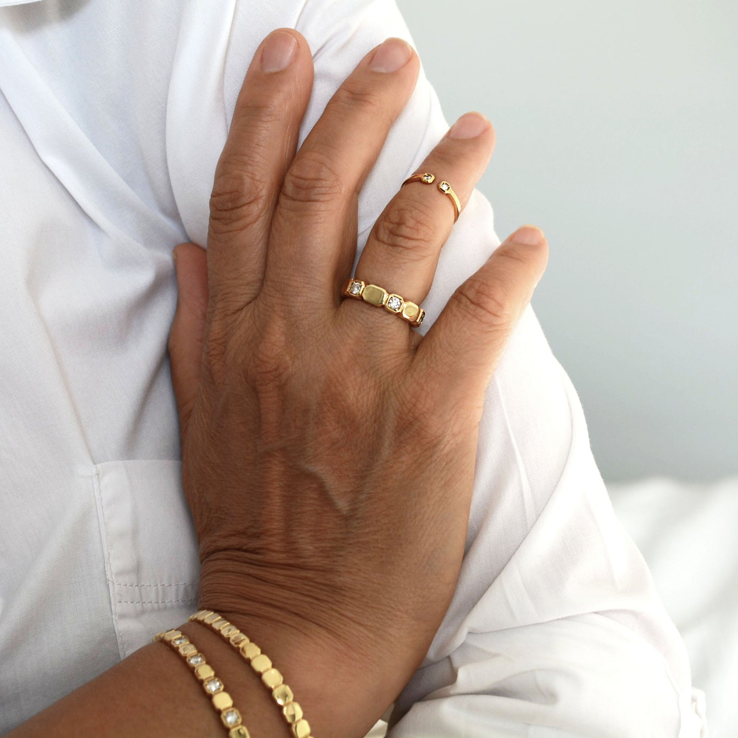 Bella Alternating Diamond Band